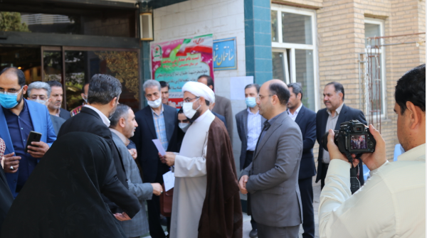 بازدید حجت‌الاسلام صالحی از میز ارتباط مردمی ادارات کل فرهنگ و ارشاد و آموزش‌ و پرورش استان مرکزی